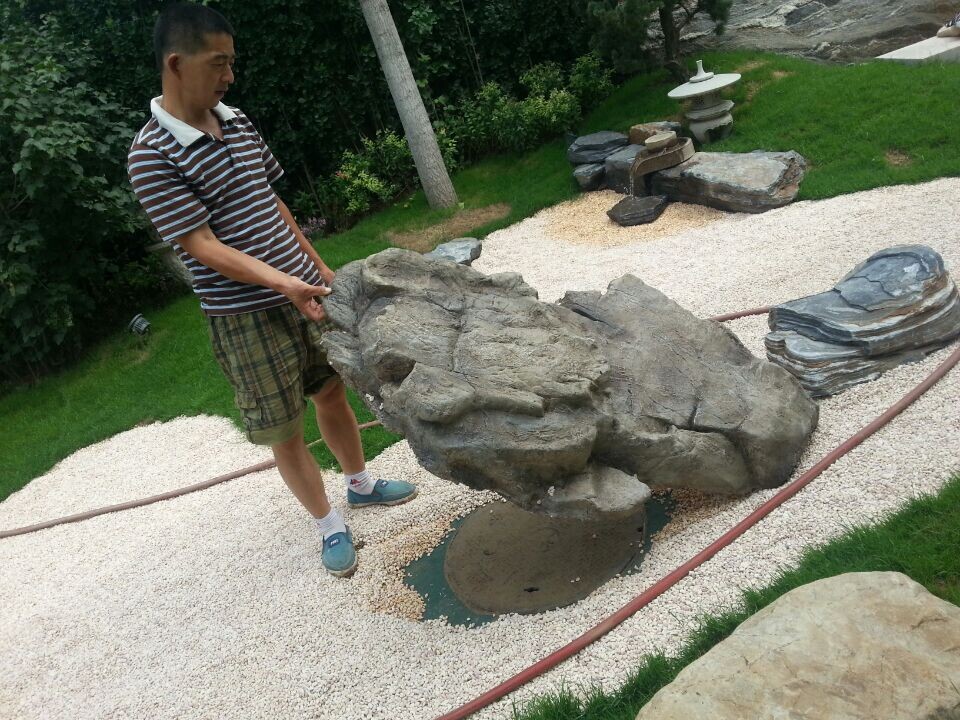 專業設計仿石井蓋、仿真假山制作園林景觀