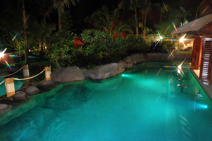 水泥假山.jpg 水泥假山.jpg