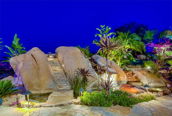 水泥假山.jpg 水泥假山