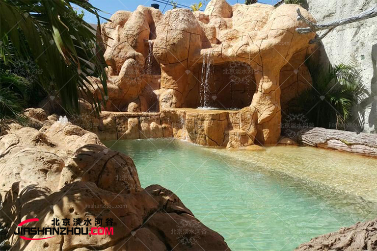 仿真假山水景.jpg 仿真假山水景