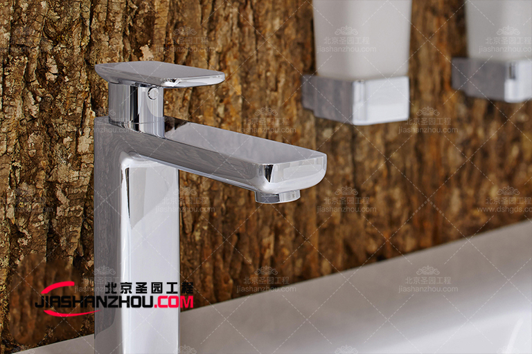 仿真洞穴木質酒店