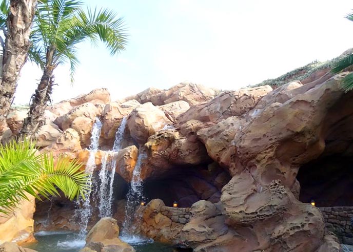 水泥假山.jpg 水泥假山.jpg