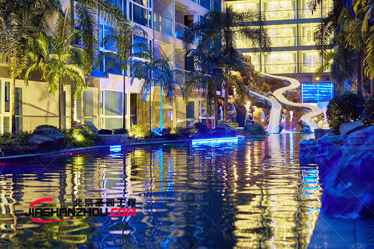 仿真假山.jpg 仿真假山.jpg